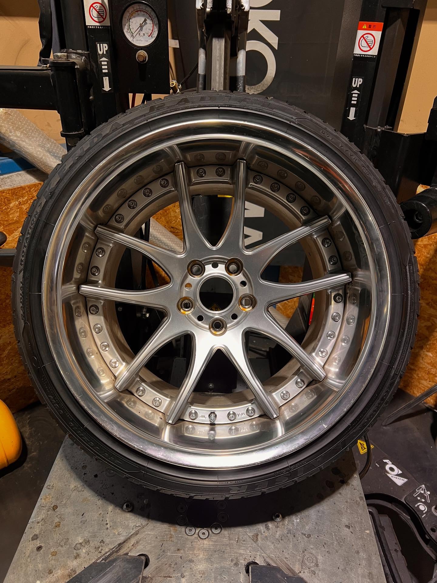 18インチ 12J 265/35R18 ホイール装着例 - CARSERVICE GRAVITY
