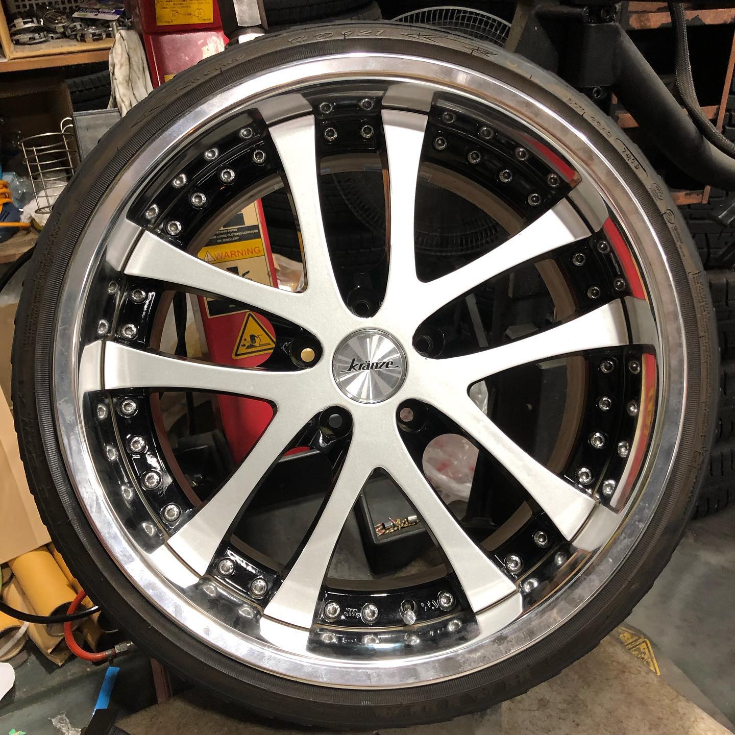 18インチ 9.5J 215/35R18 ホイール装着例 - CARSERVICE GRAVITY
