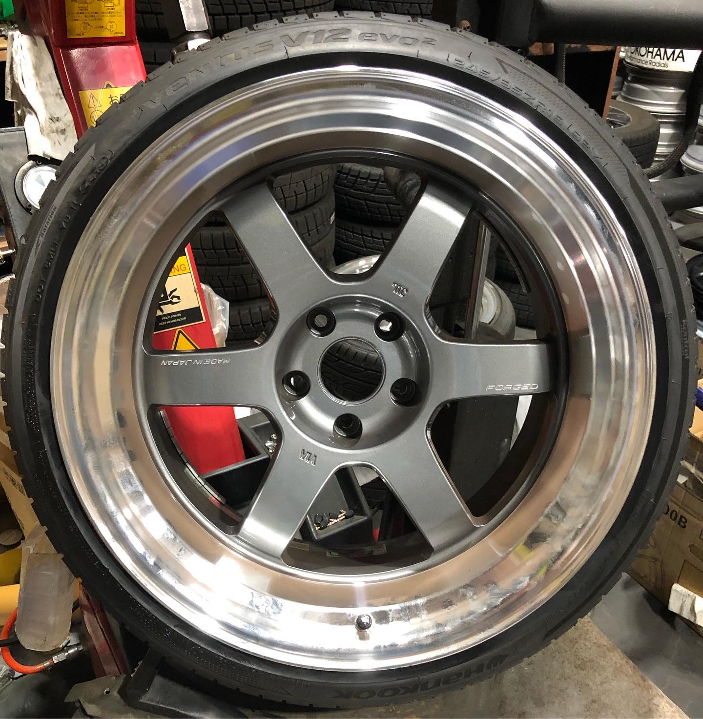 18インチ 10.5J 245/35R18 ホイール装着例 - CARSERVICE GRAVITY