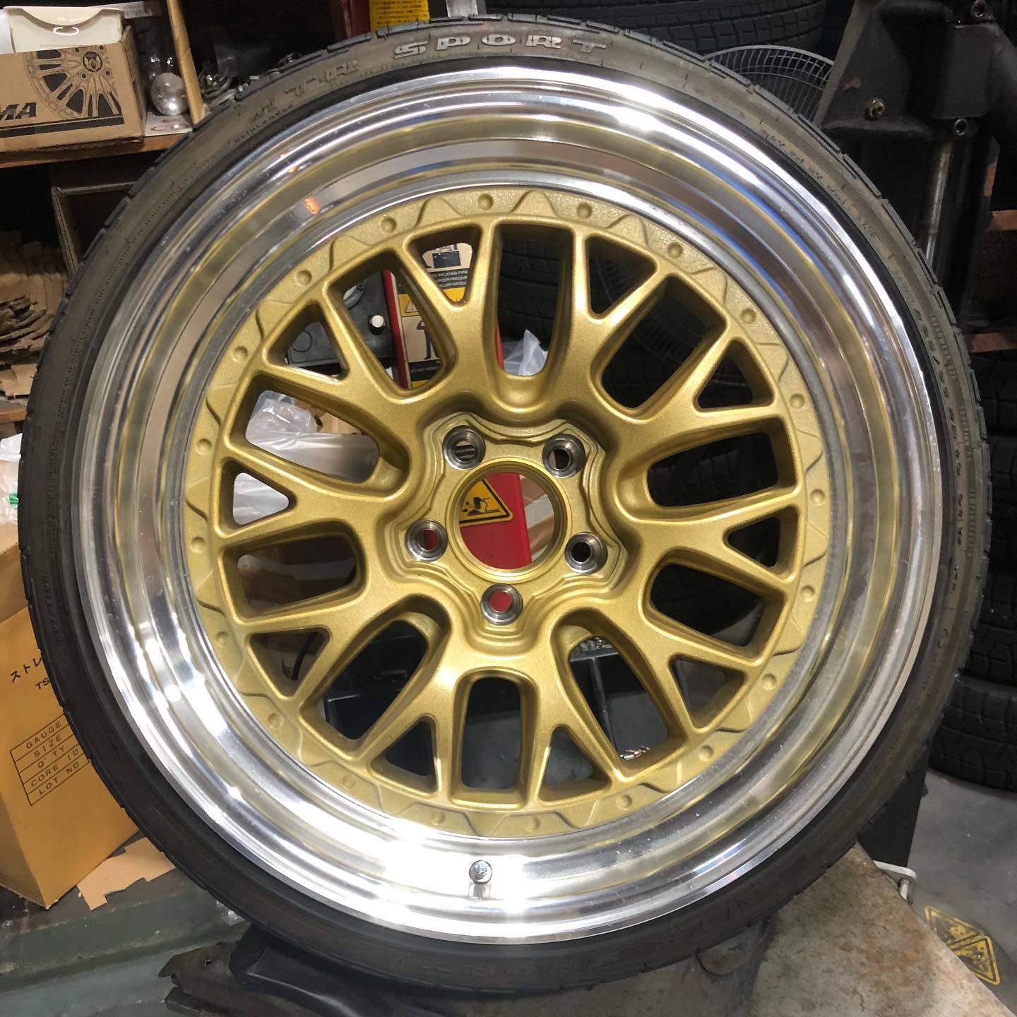 19インチ 10J 235/35R19 ホイール装着例 - CARSERVICE GRAVITY
