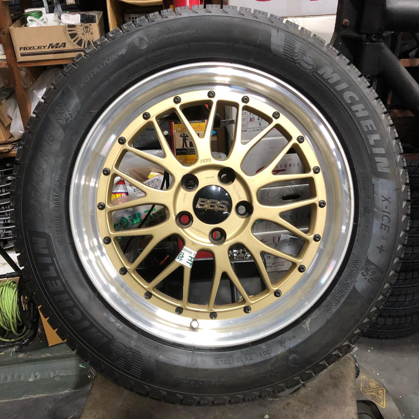 18インチ 7.5J 235/55R18 ホイール装着例 - CARSERVICE GRAVITY