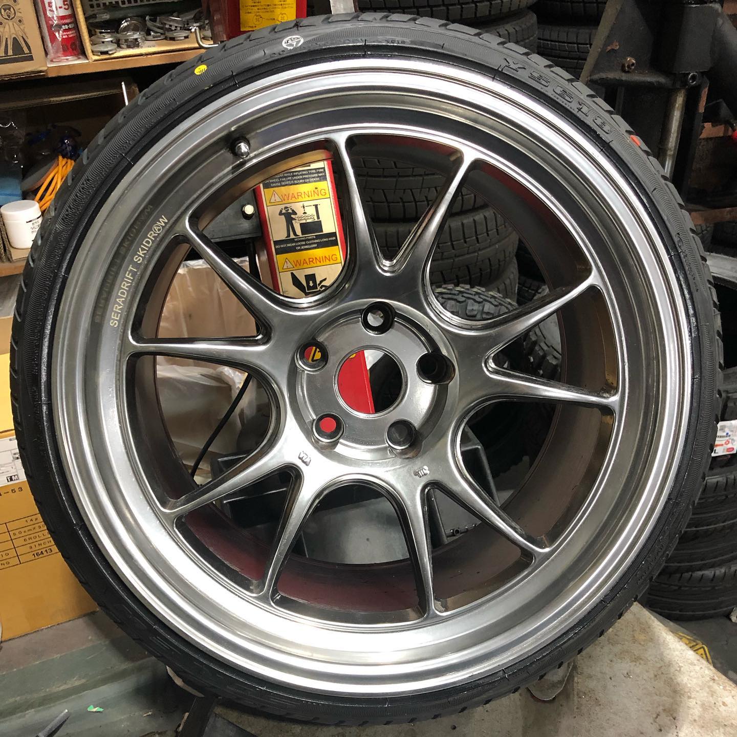18インチ 10.5J 225/35R18 ホイール装着例 - CARSERVICE GRAVITY