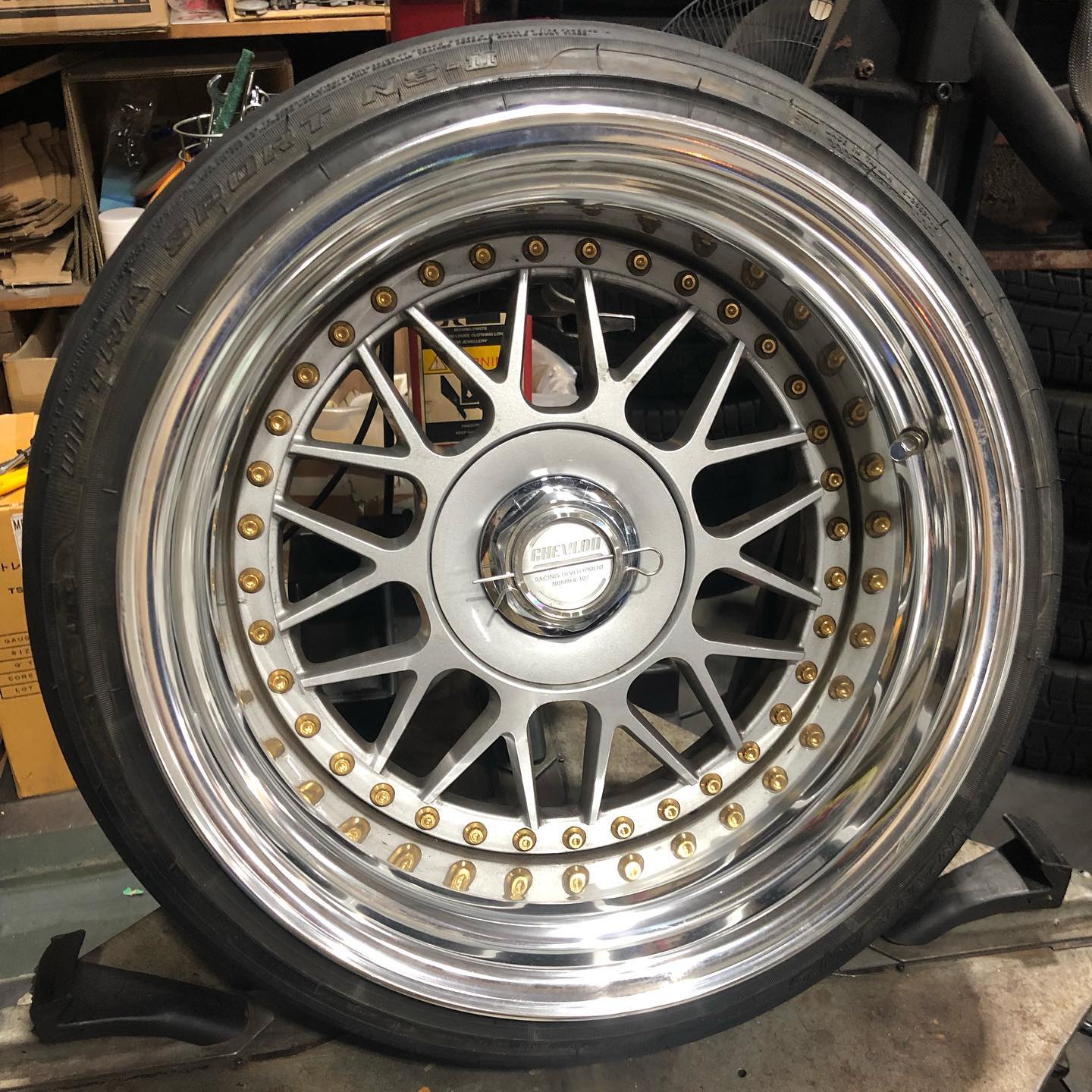 16インチ 205/40R16 ホイール装着例 - CARSERVICE GRAVITY