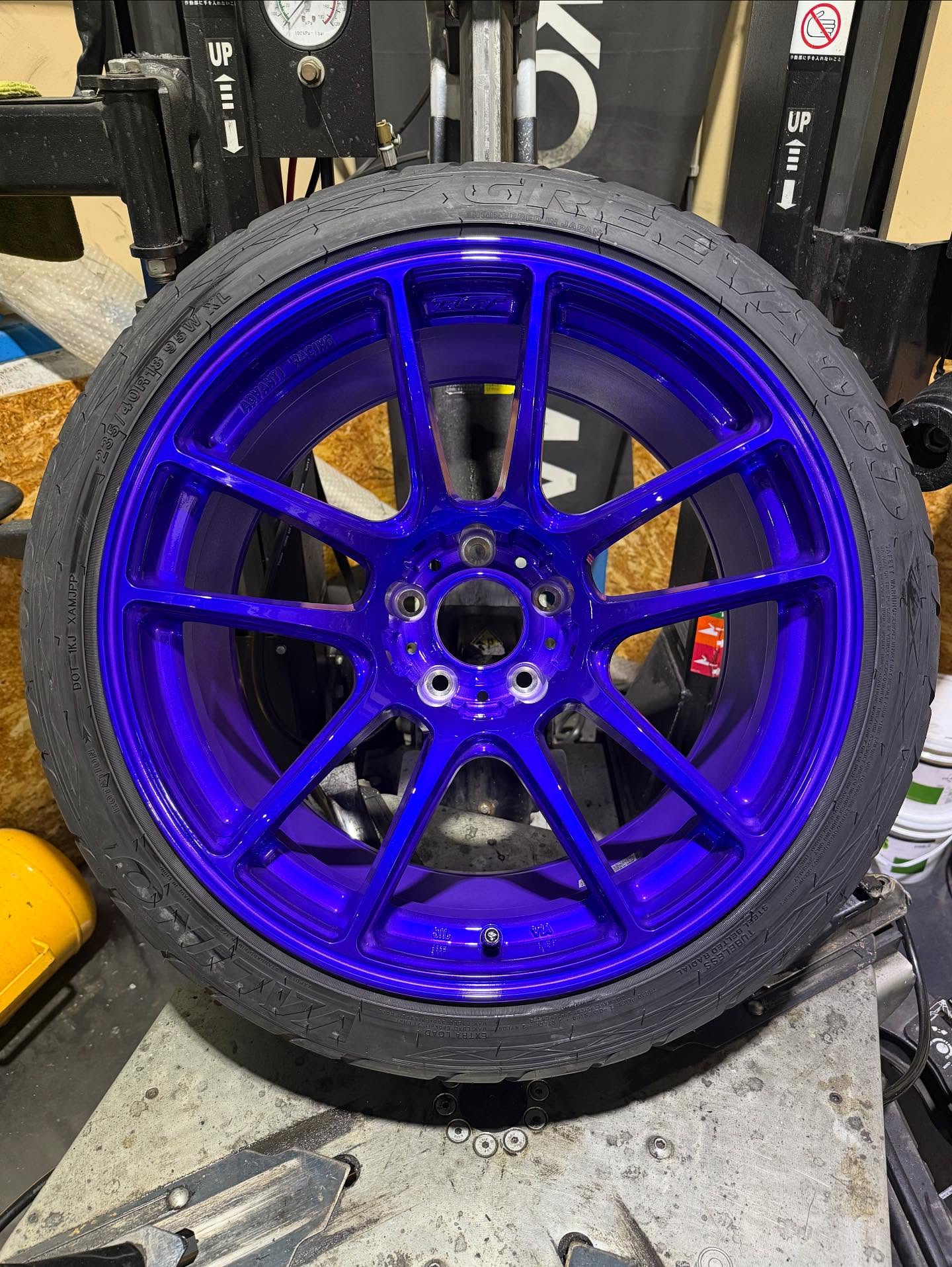 18インチ 9.5J 235/40R18 ホイール装着例 - CARSERVICE GRAVITY