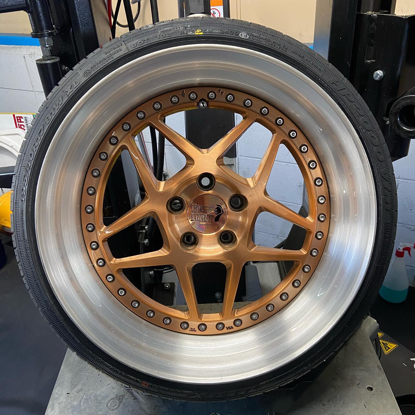 17インチ 8.5J 195/40R17 ホイール装着例 - CARSERVICE GRAVITY