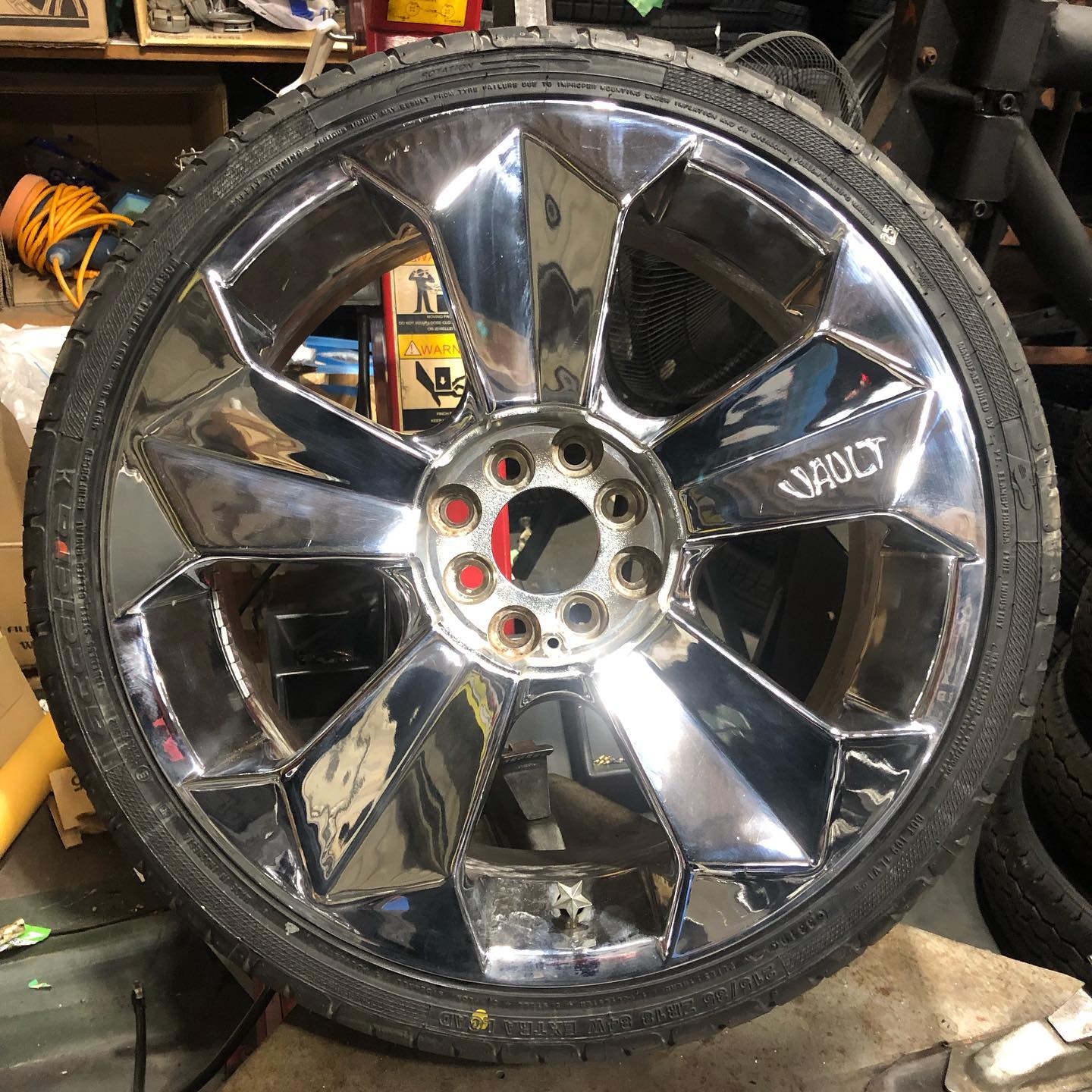 18インチ 7.5J 215/35R18 ホイール装着例 - CARSERVICE GRAVITY