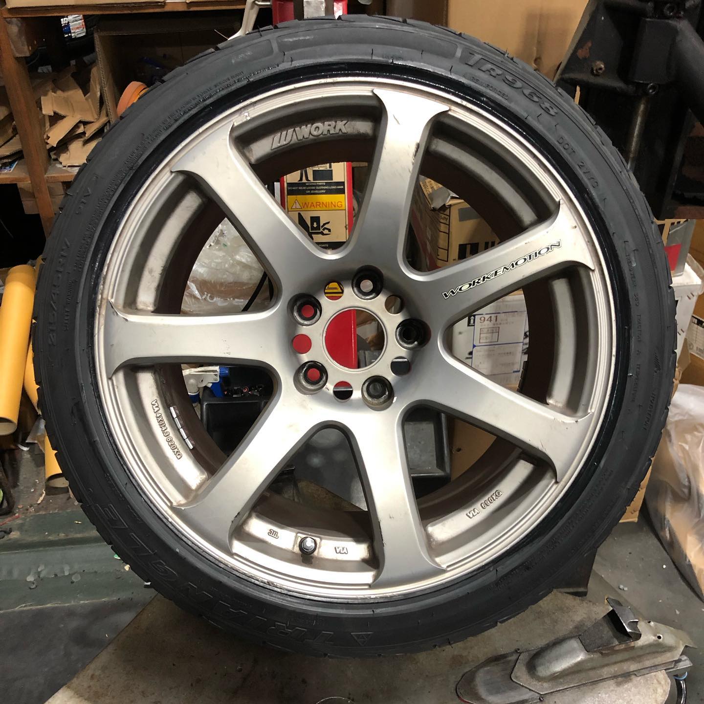 17インチ 9J 215/45R17 ホイール装着例 - CARSERVICE GRAVITY