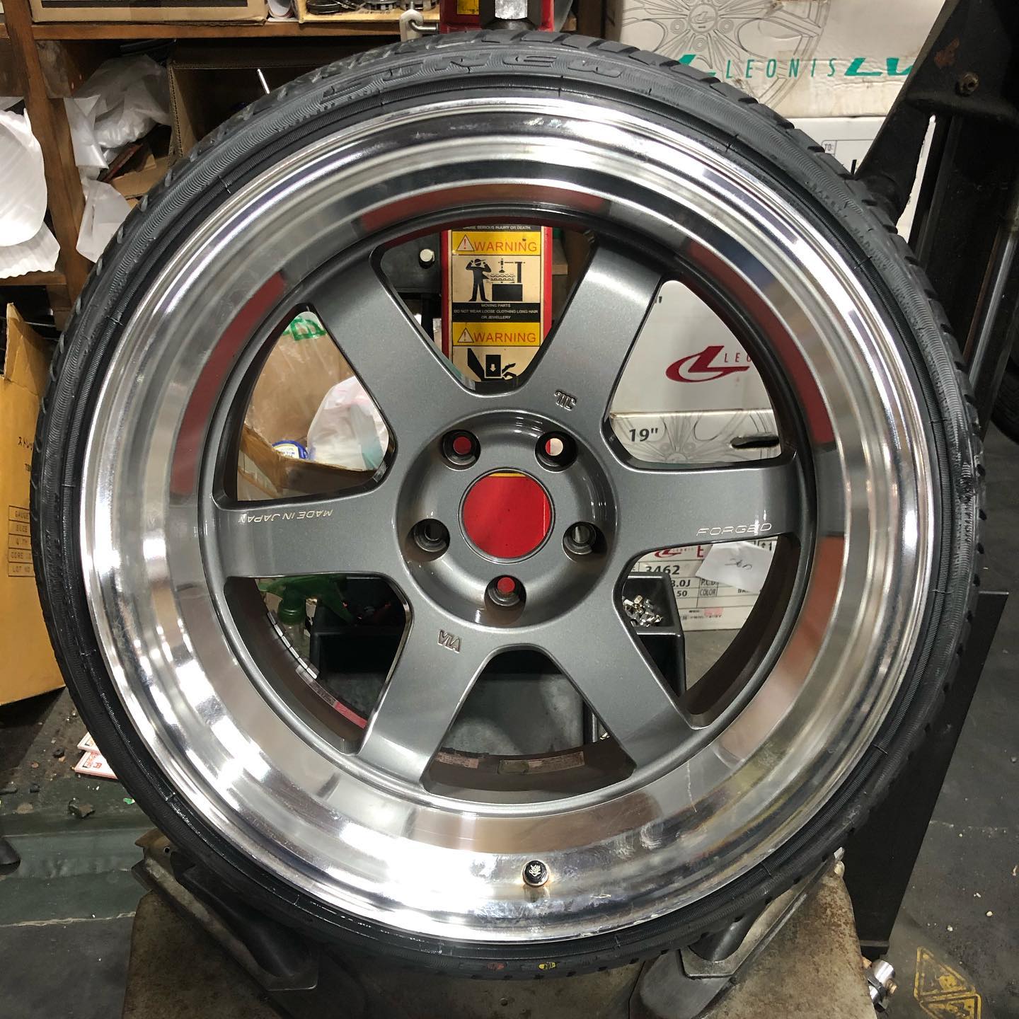 18インチ 10.5J 225/35R18 ホイール装着例 - CARSERVICE GRAVITY