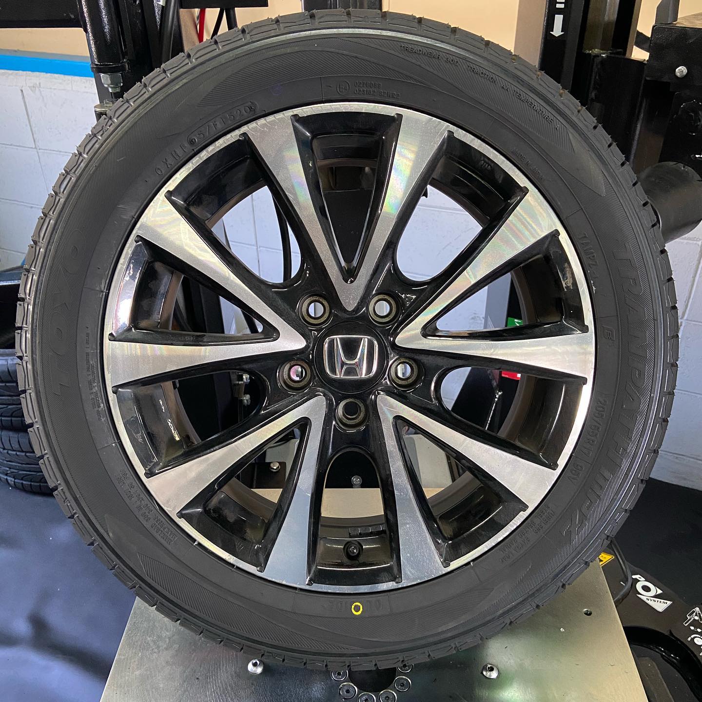 17インチ 6J 205/55R17 ホイール装着例 - CARSERVICE GRAVITY