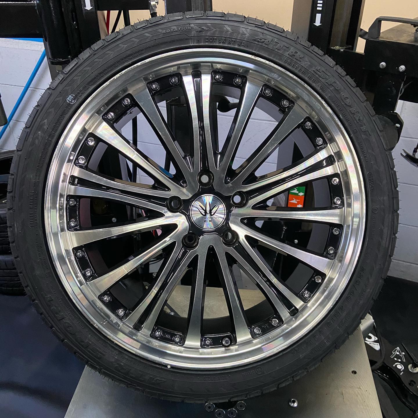 19インチ 7.5J 225/40R19 ホイール装着例 - CARSERVICE GRAVITY