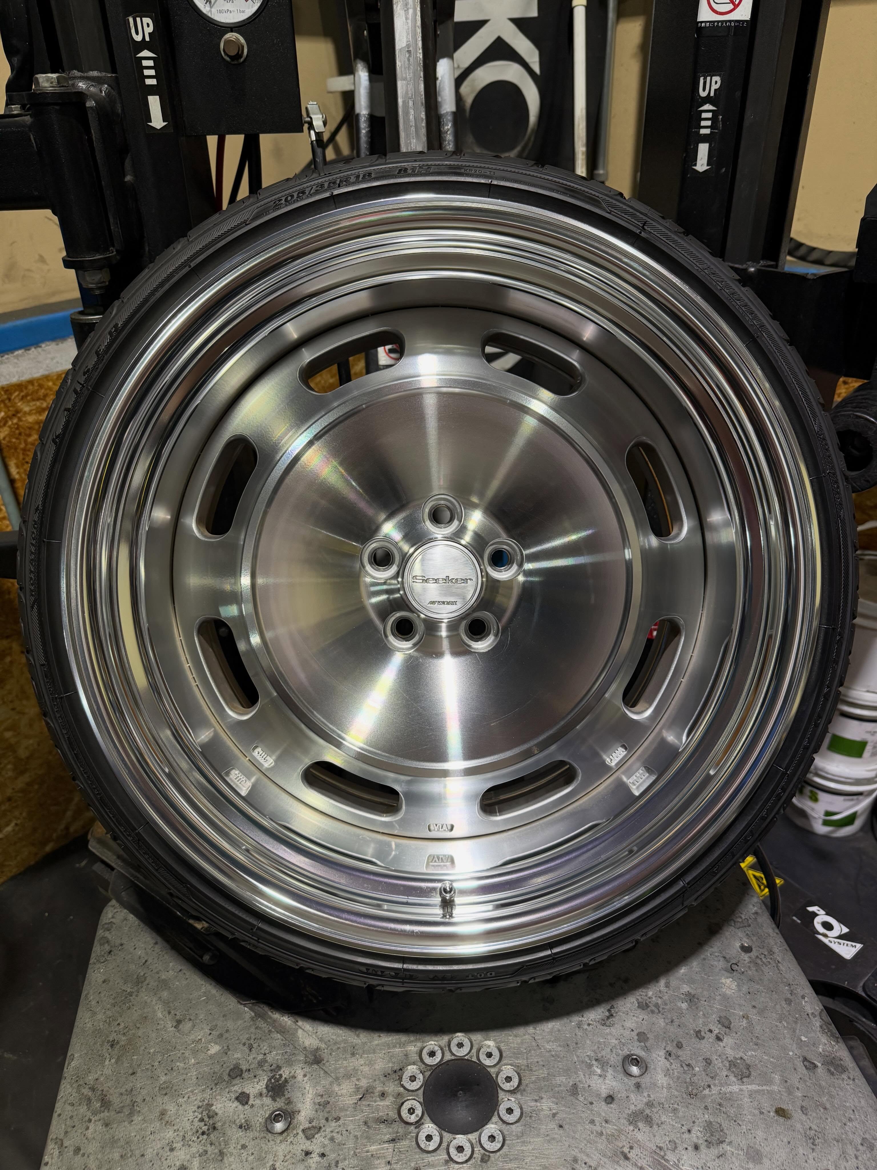 18インチ 9J 205/35R18 ホイール装着例 - CARSERVICE GRAVITY