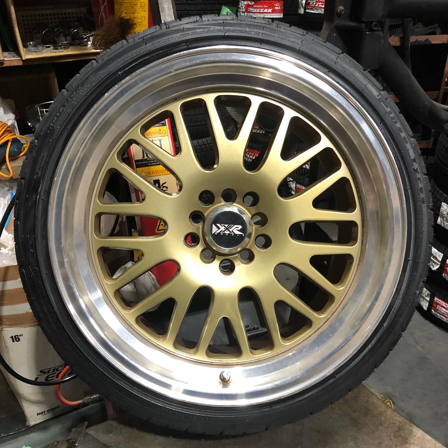18インチ 10J 225/40R18 ホイール装着例 - CARSERVICE GRAVITY