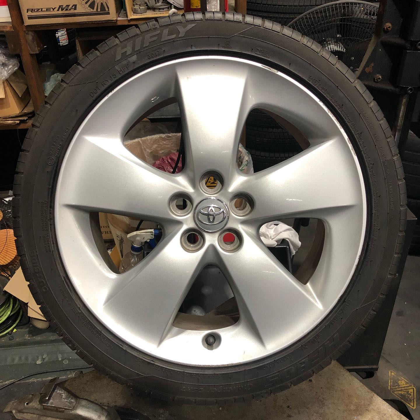 17インチ 7J 215/45R17 ホイール装着例 - CARSERVICE GRAVITY