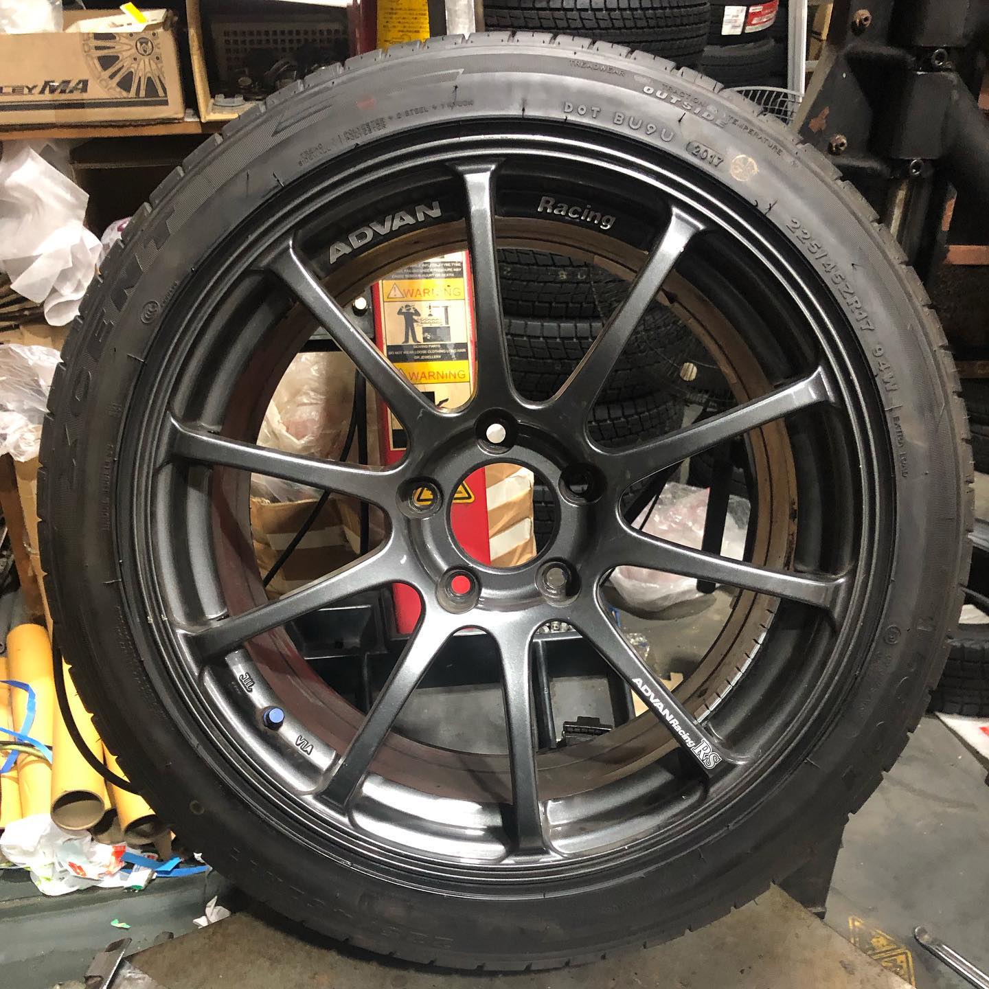 17インチ 8.5J 225/45R17 ホイール装着例 - CARSERVICE GRAVITY