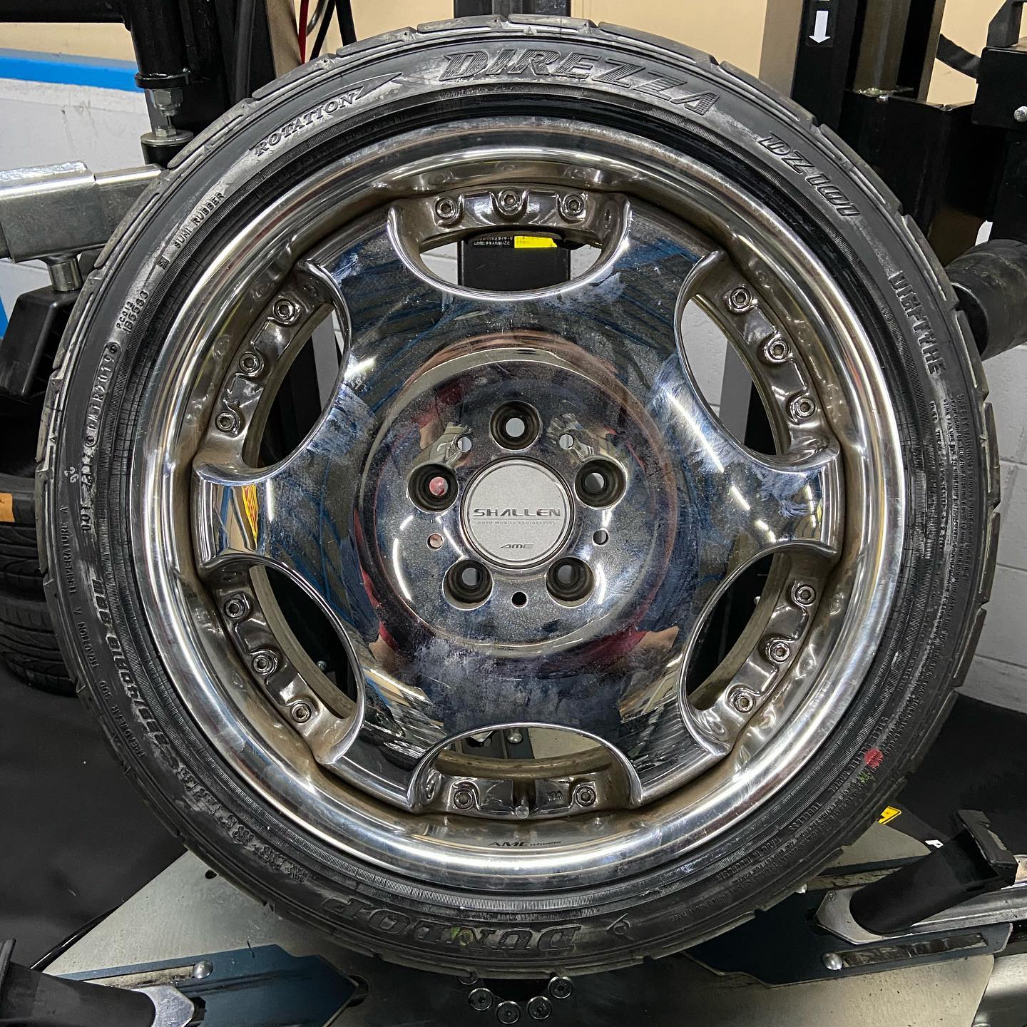 18インチ 7.5J 225/40R18 ホイール装着例 - CARSERVICE GRAVITY