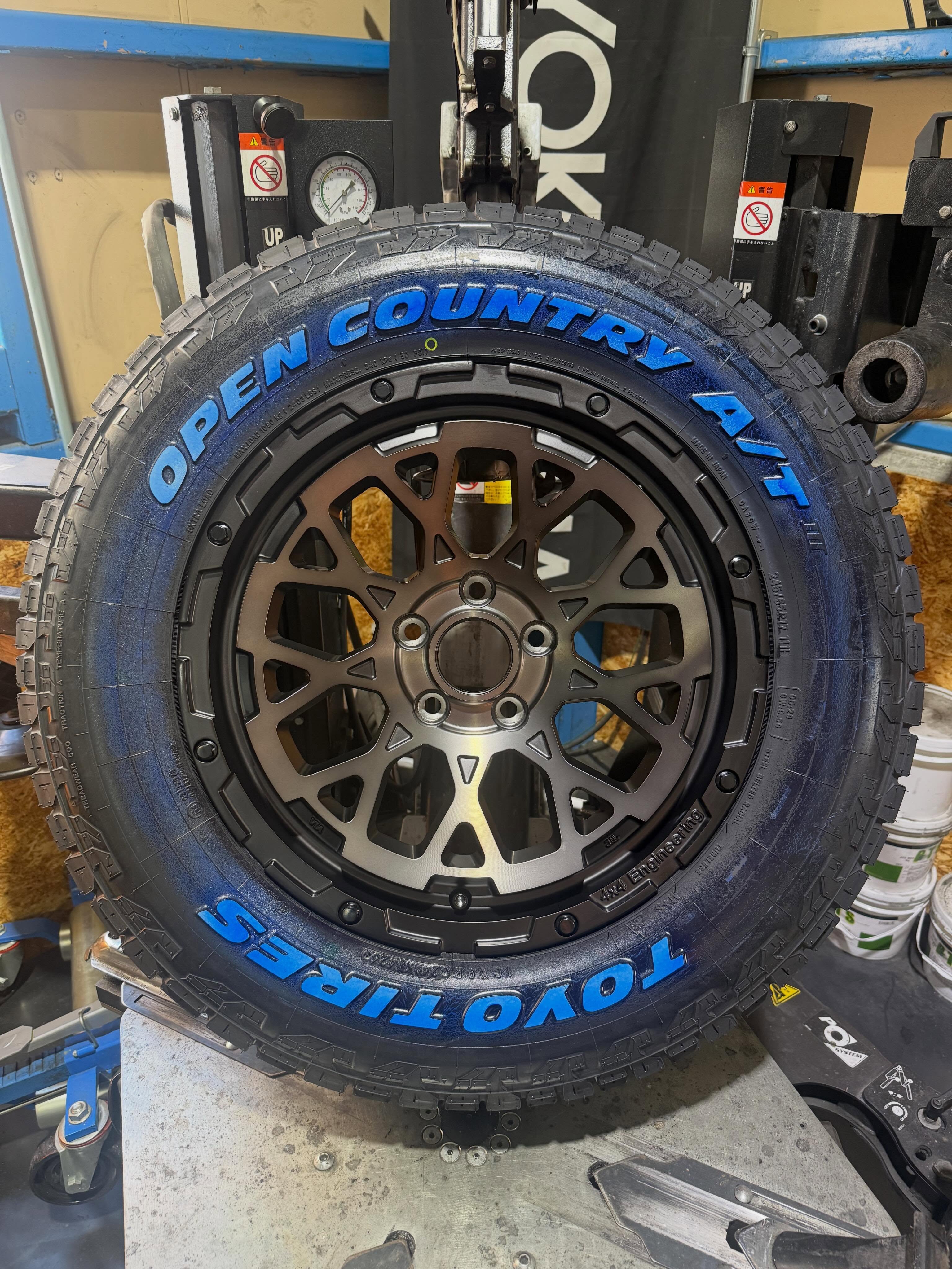 17インチ 7J 245/65R17 ホイール装着例 - CARSERVICE GRAVITY