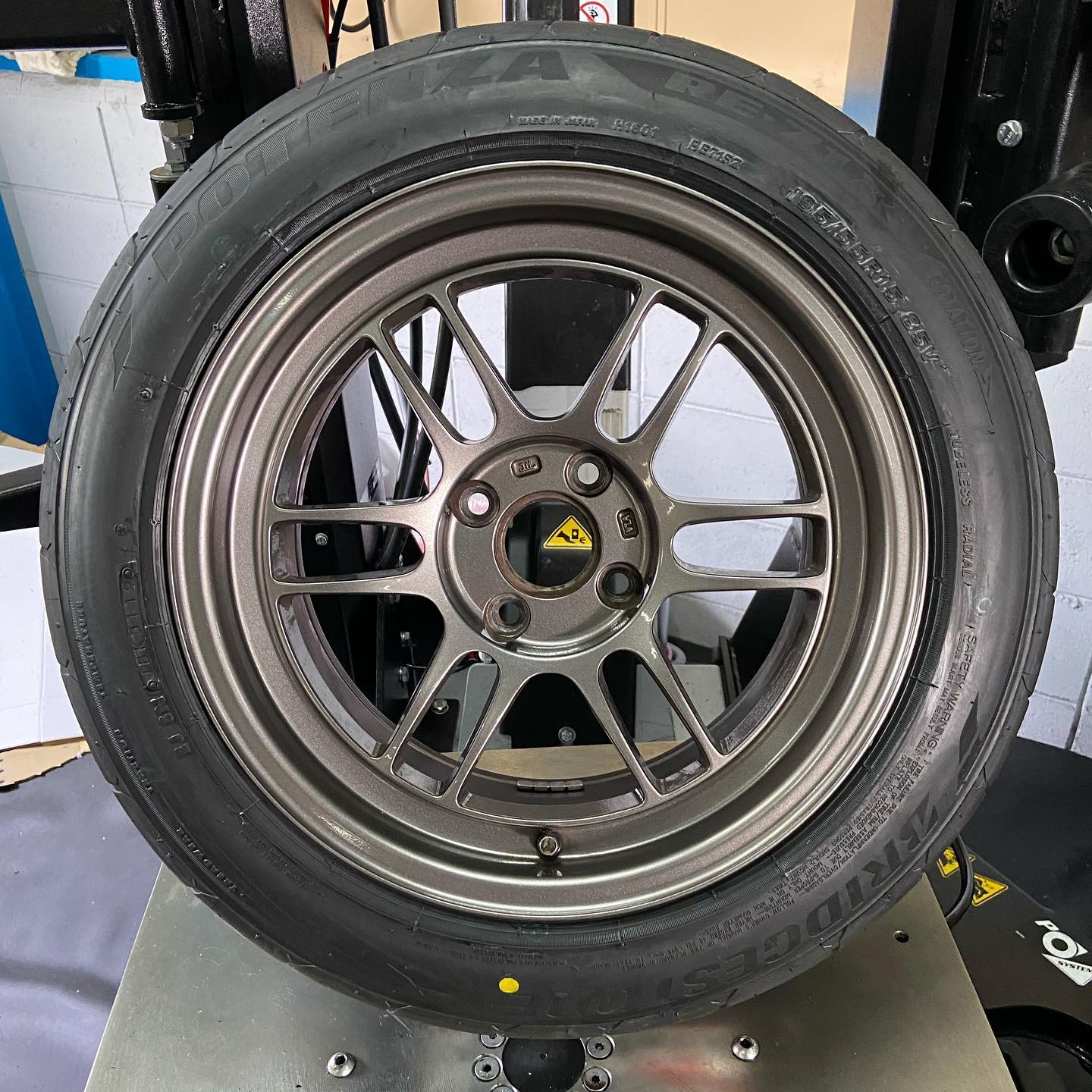 15インチ 8J 195/55R15 ホイール装着例 - CARSERVICE GRAVITY