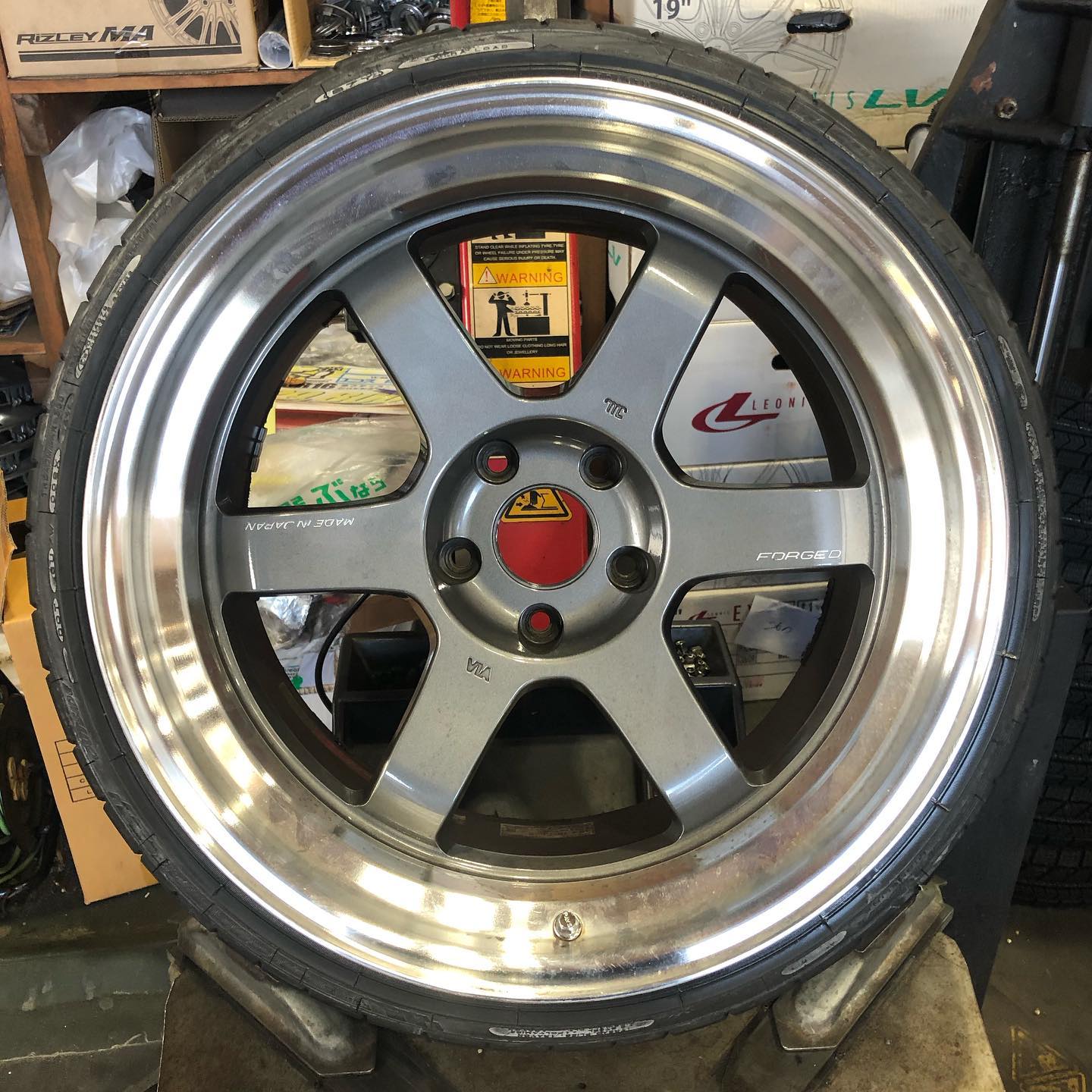 18インチ 10.5J 225/35R18 ホイール装着例 - CARSERVICE GRAVITY