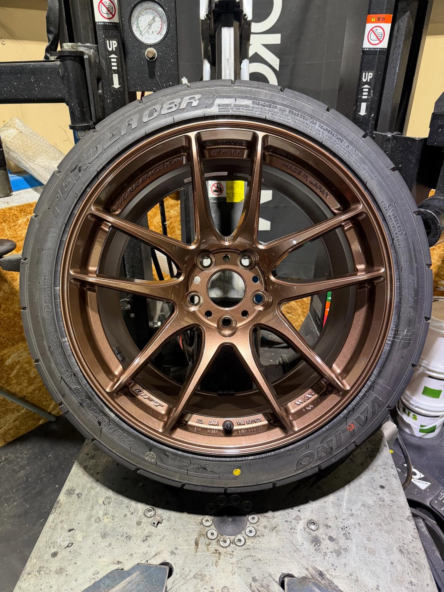 17インチ 9J 235/40R17 ホイール装着例 - CARSERVICE GRAVITY