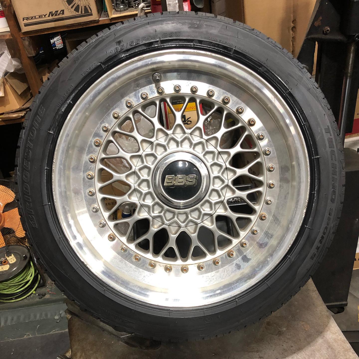 16インチ 8J 185/55R16 ホイール装着例 - CARSERVICE GRAVITY