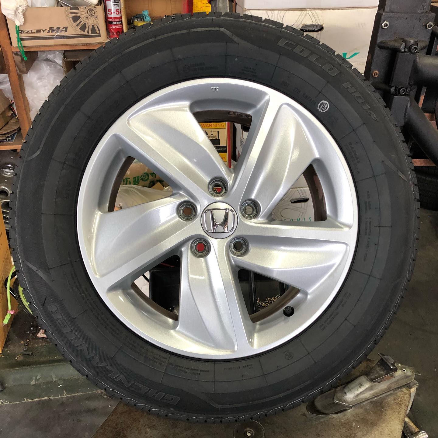 17インチ 7J 225/65R17 ホイール装着例 - CARSERVICE GRAVITY