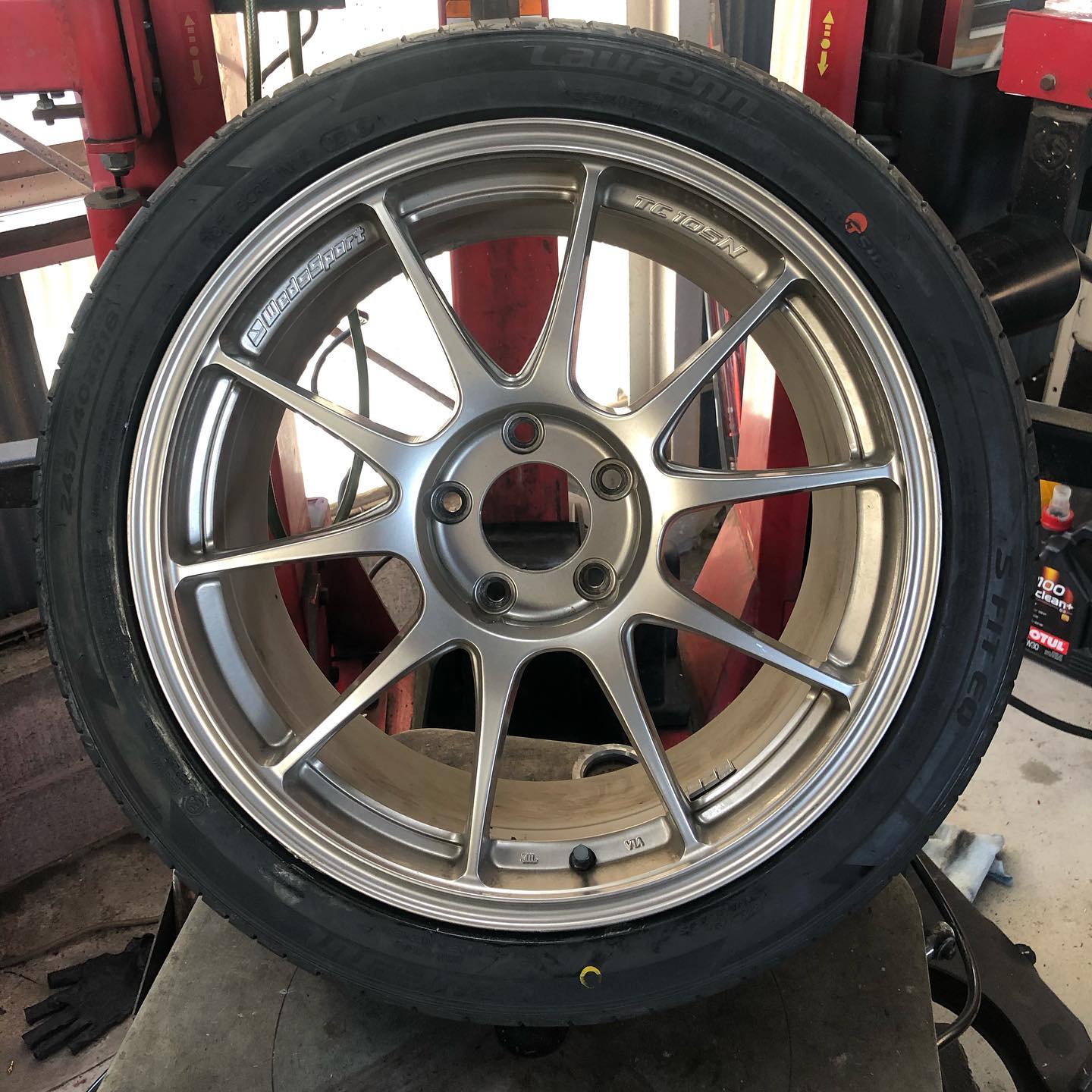 18インチ 9J 245/40R18 ホイール装着例 - CARSERVICE GRAVITY
