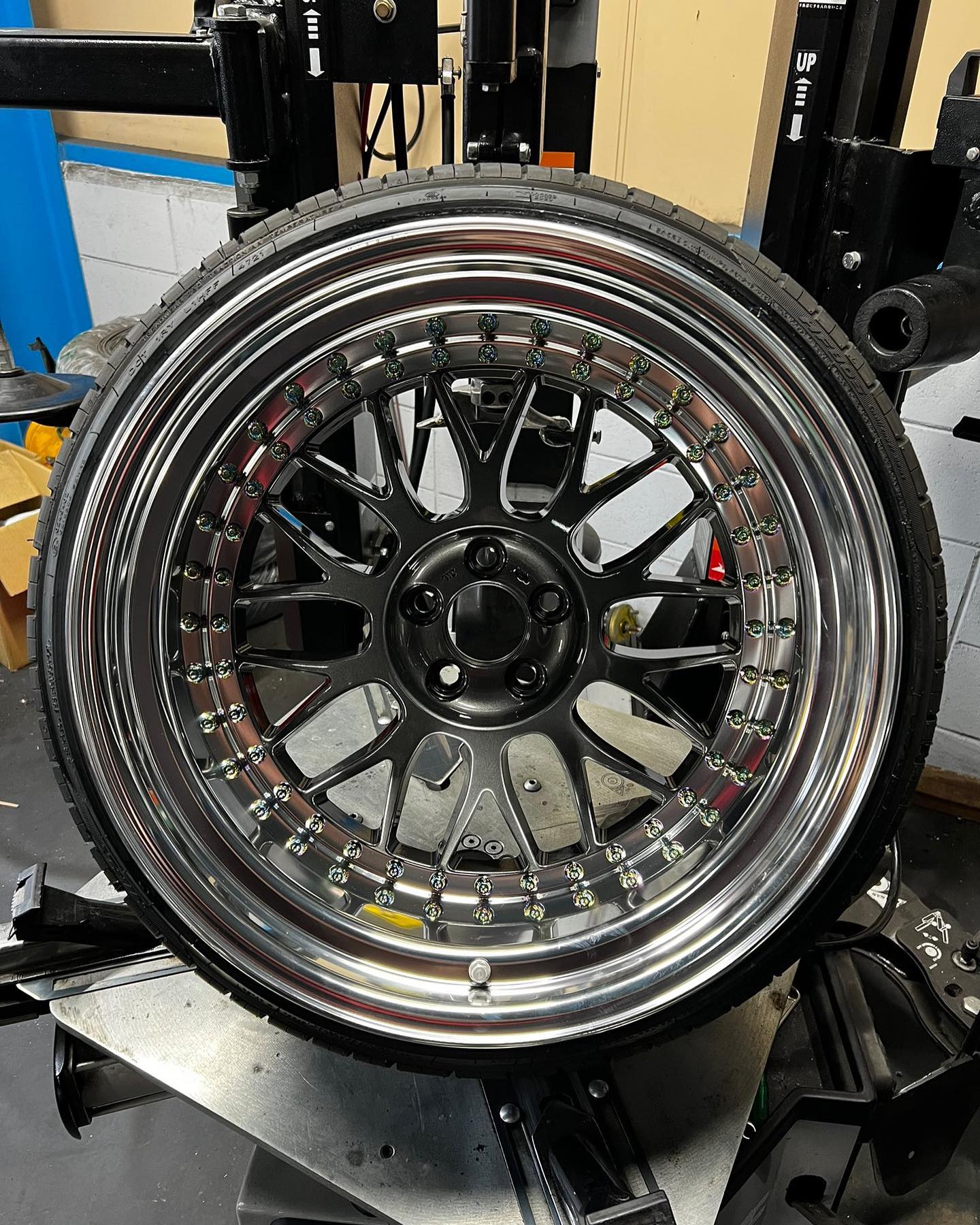 18インチ 10J 215/35R18 ホイール装着例 - CARSERVICE GRAVITY