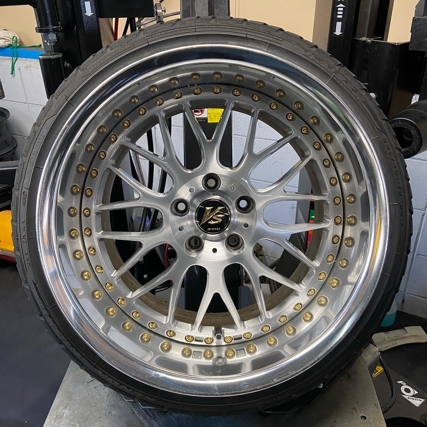 18インチ 11J 225/40R18 ホイール装着例 - CARSERVICE GRAVITY