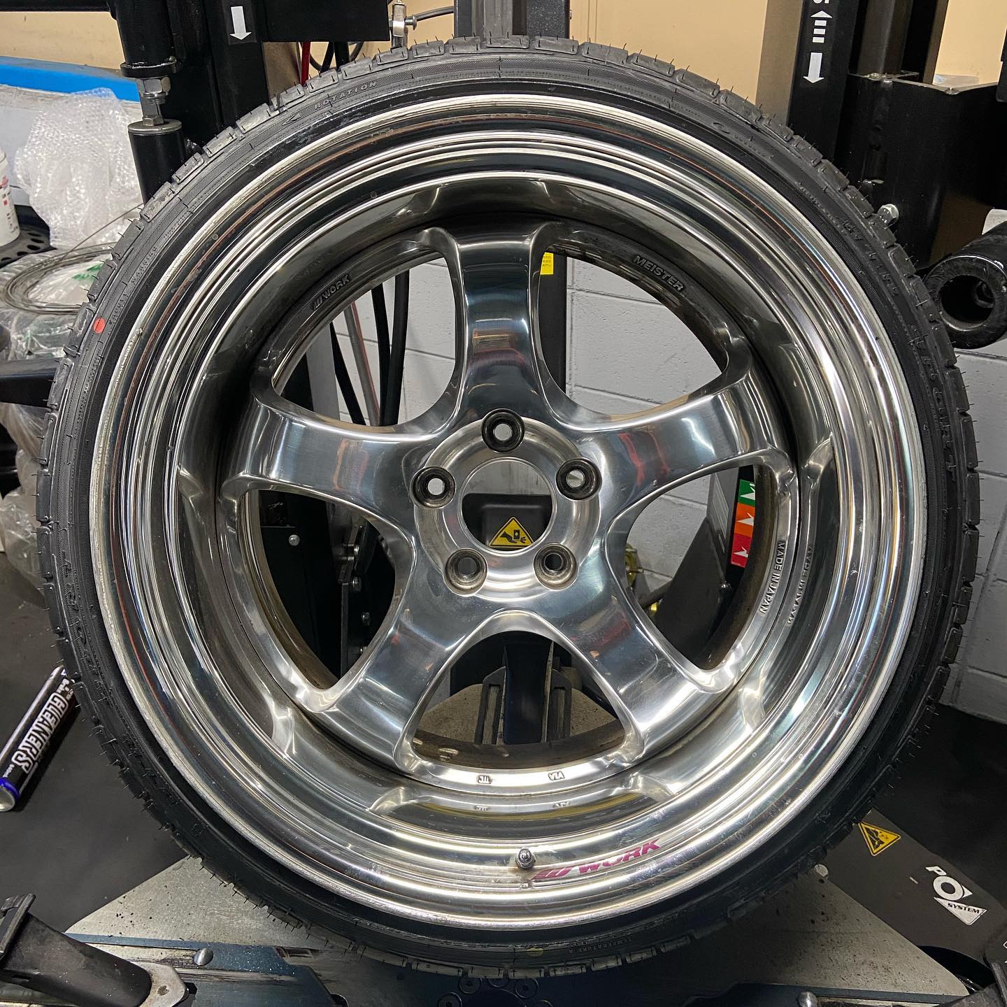 19インチ 11J 245/35R19 ホイール装着例 - CARSERVICE GRAVITY