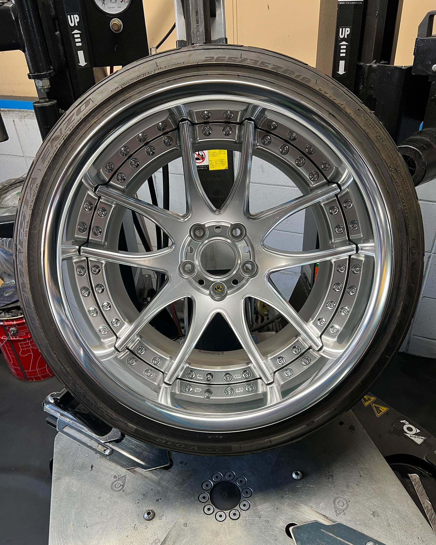 18インチ 12J 265/35R18 ホイール装着例 - CARSERVICE GRAVITY