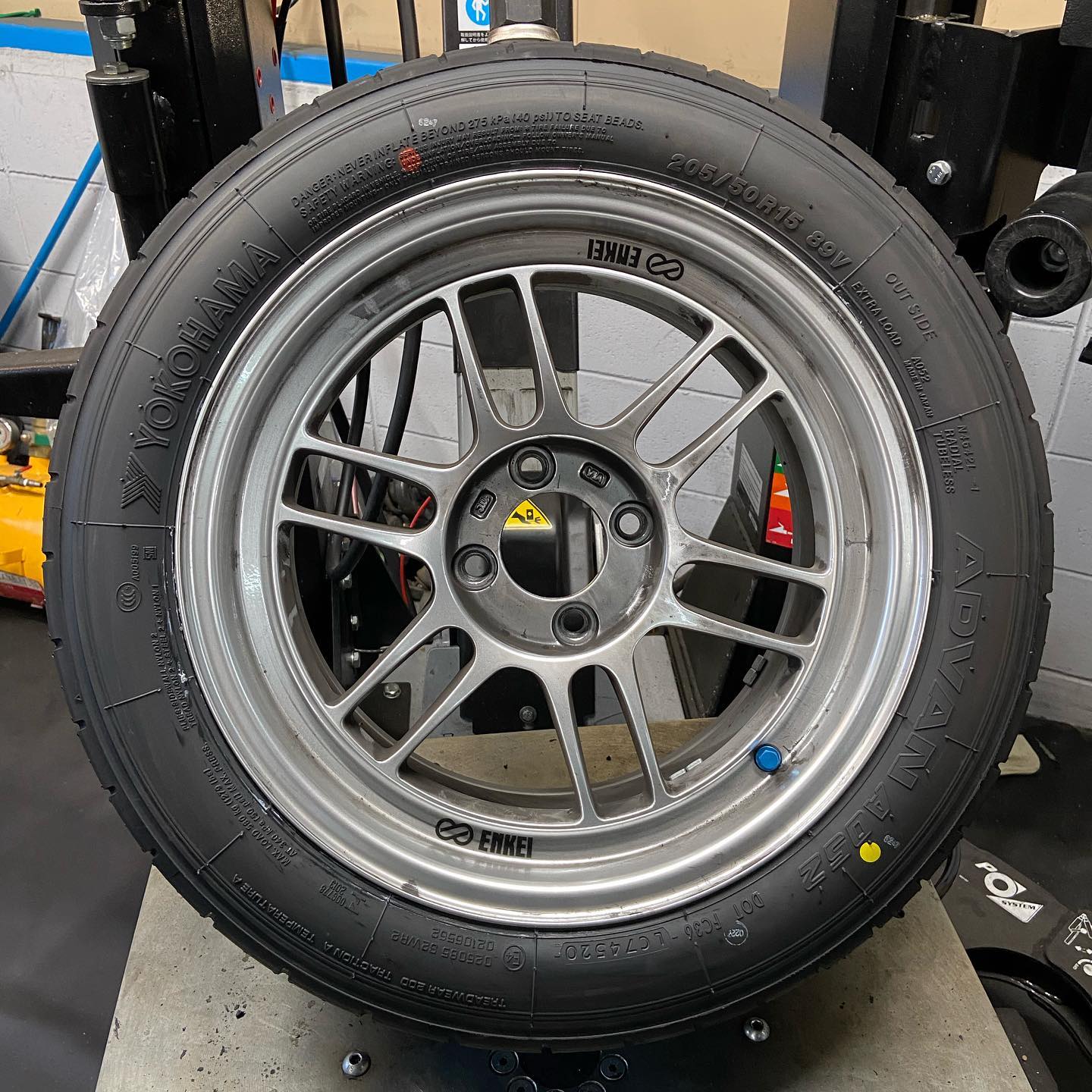 15インチ 8J 205/50R15 ホイール装着例 - CARSERVICE GRAVITY