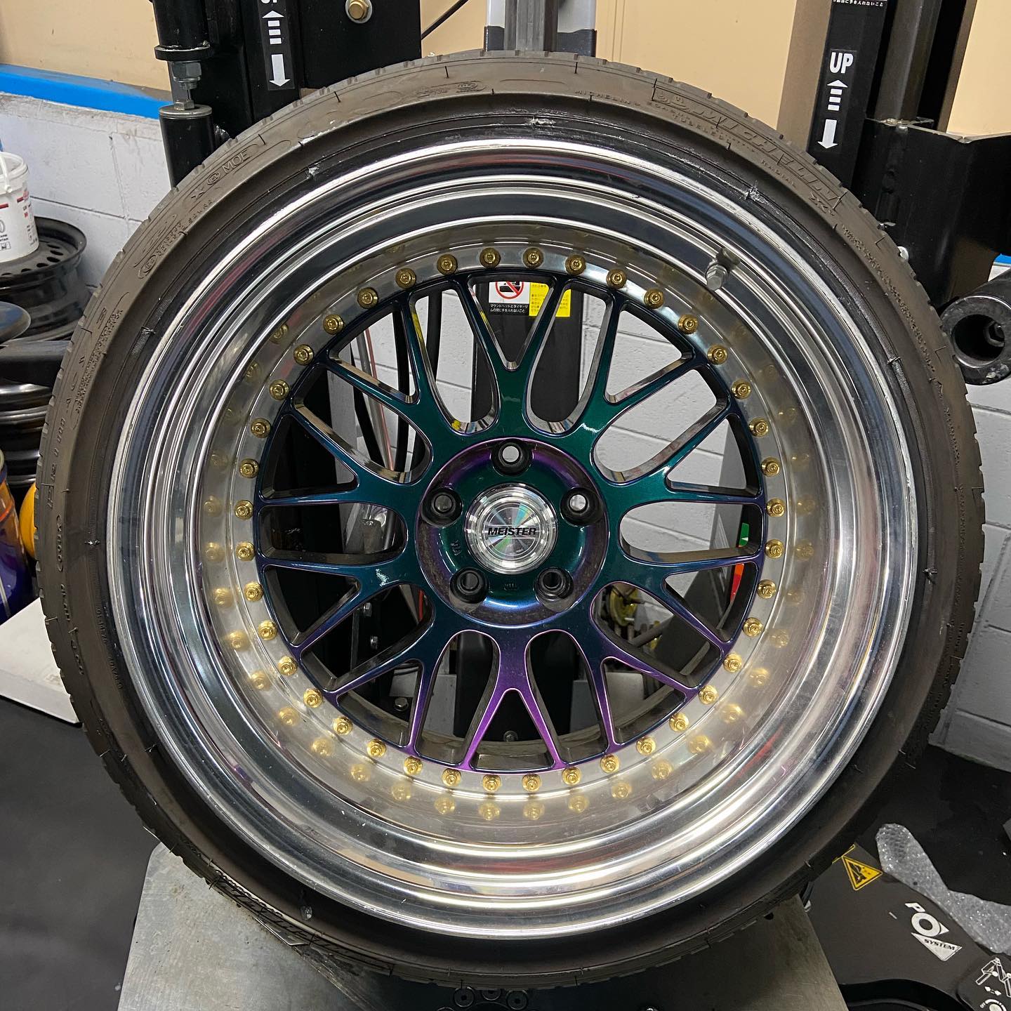19インチ 12J 275/35R19 ホイール装着例 - CARSERVICE GRAVITY