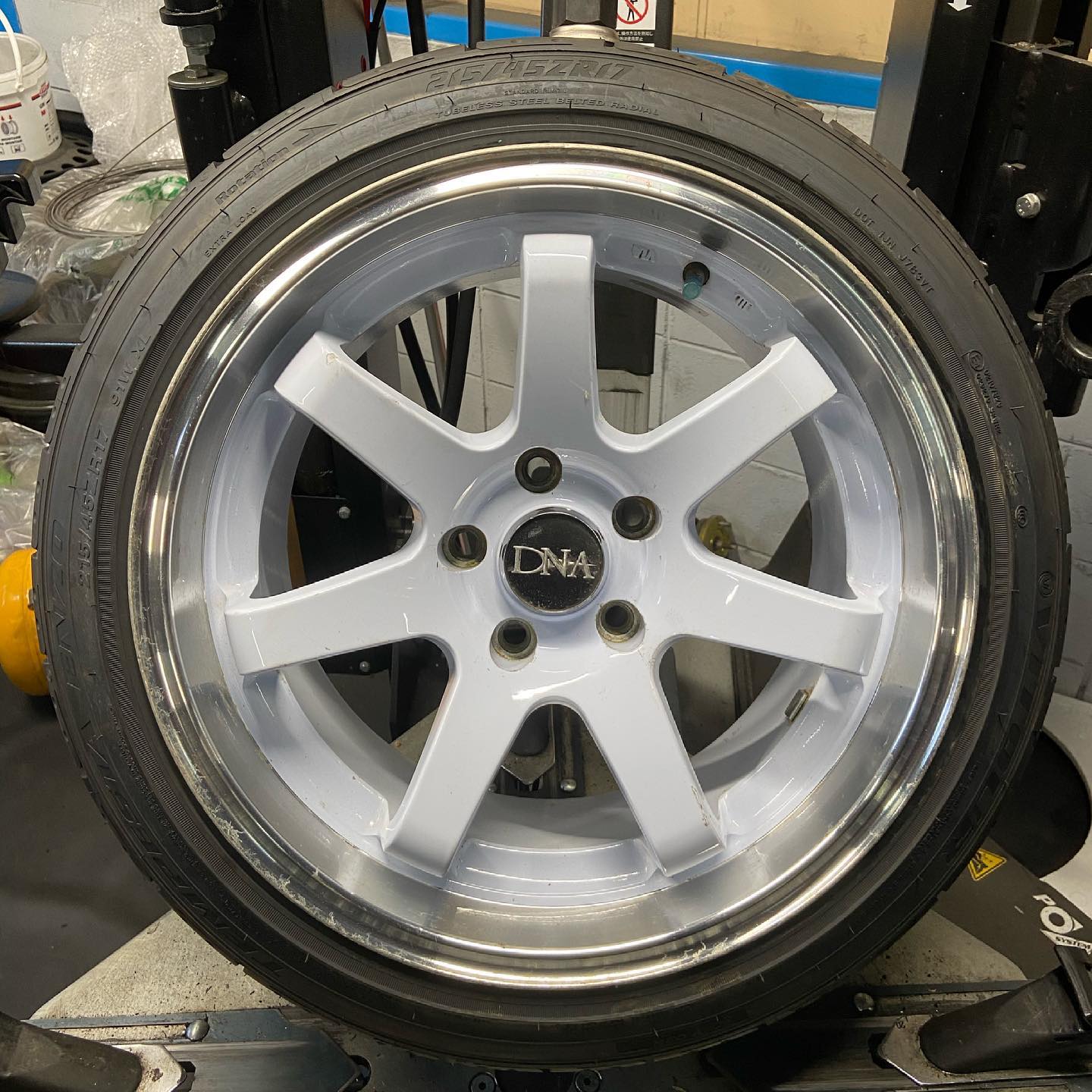 17インチ 9.5J 215/45R17 ホイール装着例 - CARSERVICE GRAVITY