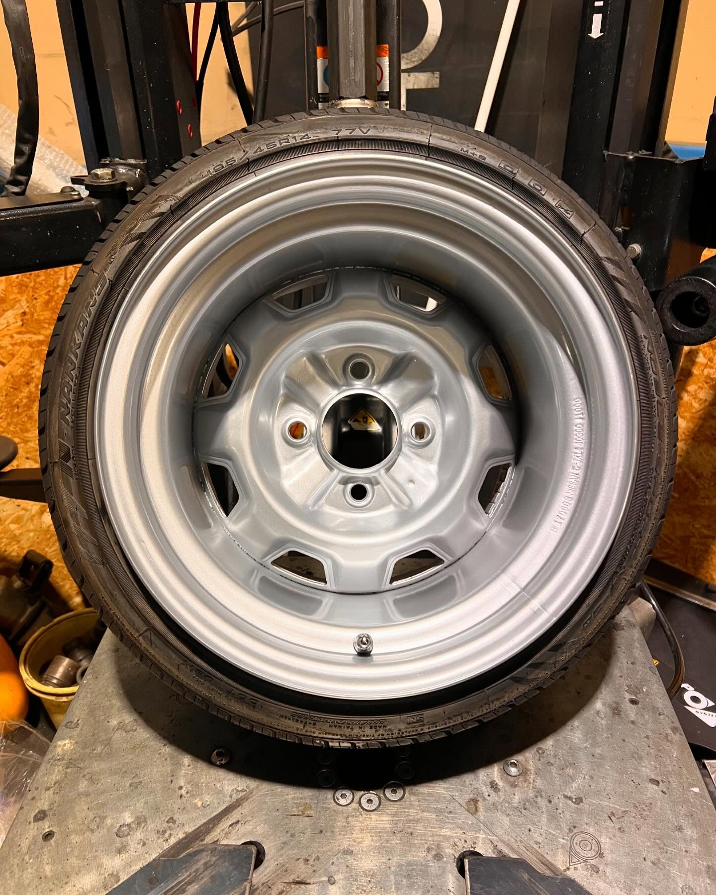 14インチ 10J 195/45R14 ホイール装着例 - CARSERVICE GRAVITY
