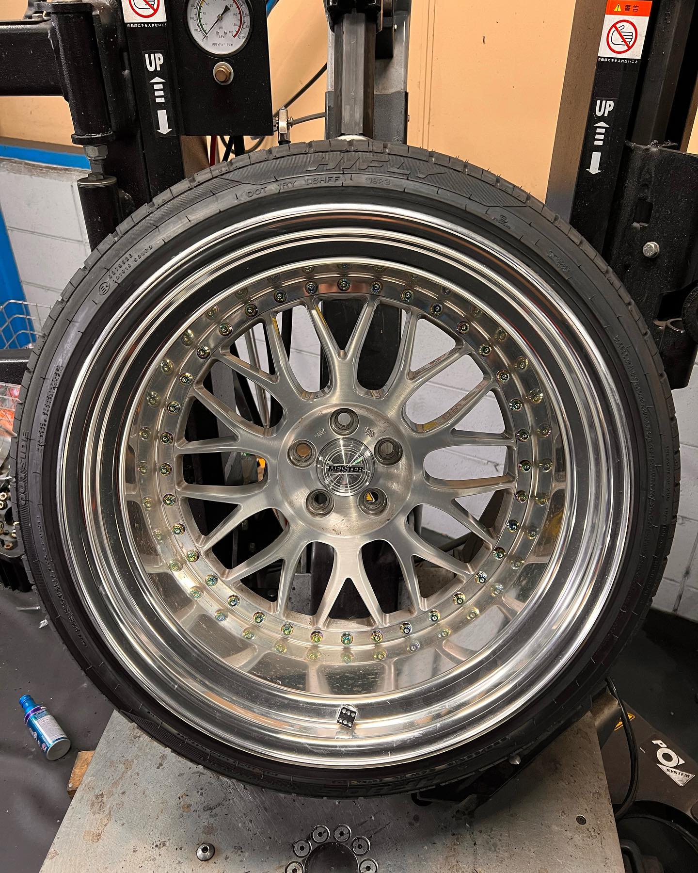 18インチ 11J 255/35R18 ホイール装着例 - CARSERVICE GRAVITY