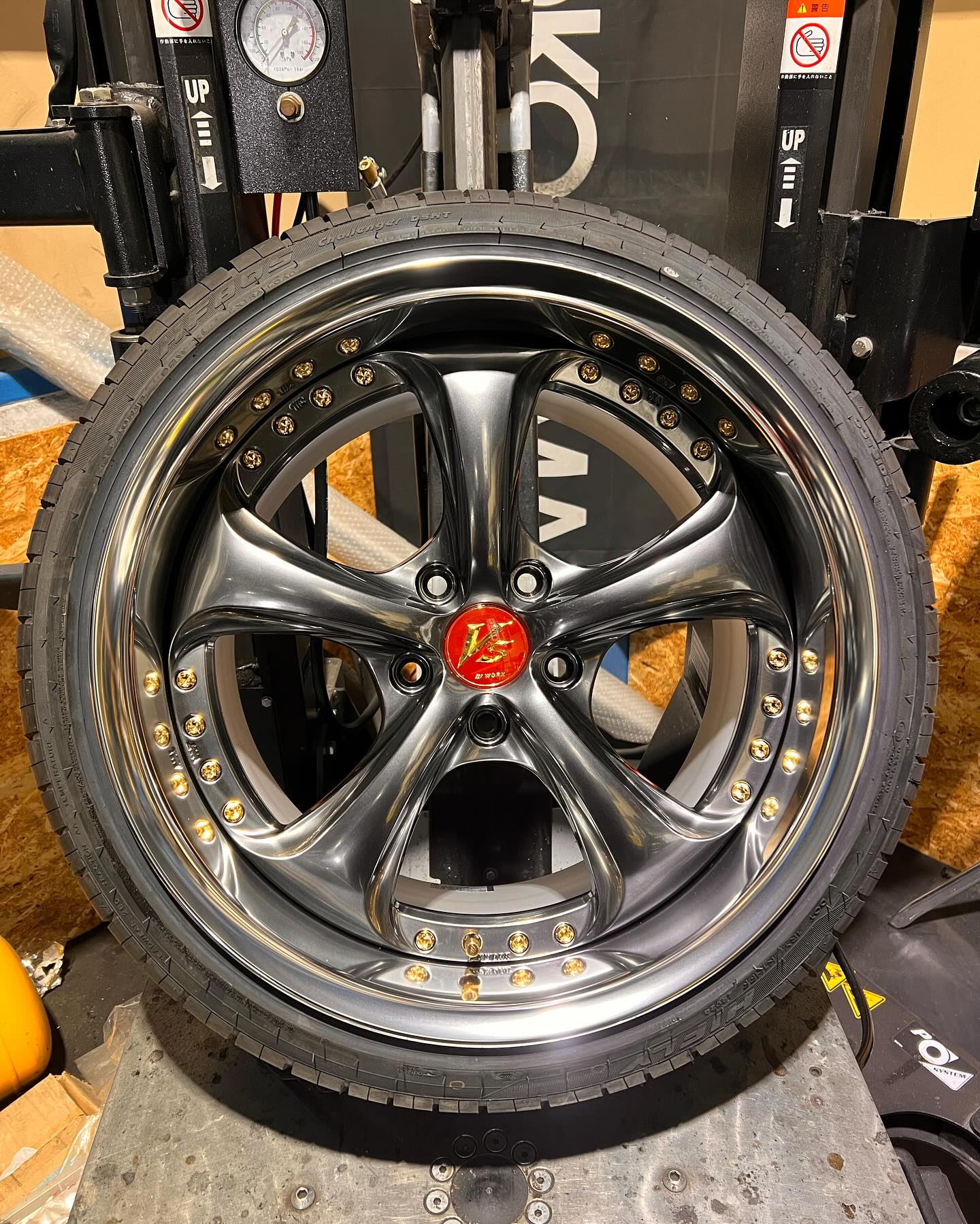 18インチ 10J 225/40R18 ホイール装着例 - CARSERVICE GRAVITY