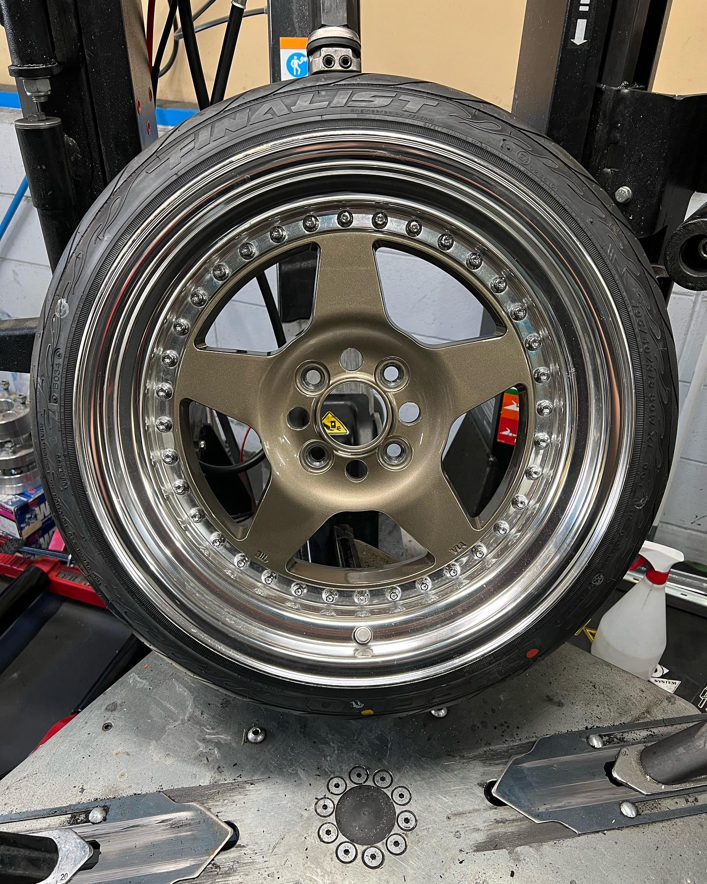 16インチ 9J 195/40R16 ホイール装着例 - CARSERVICE GRAVITY