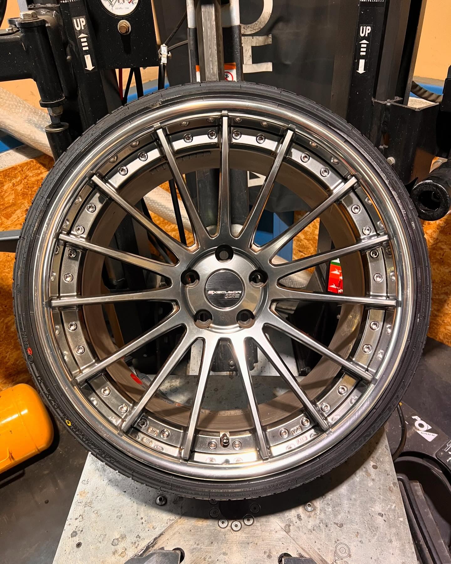 20インチ 10J 245/30R20 ホイール装着例 - CARSERVICE GRAVITY