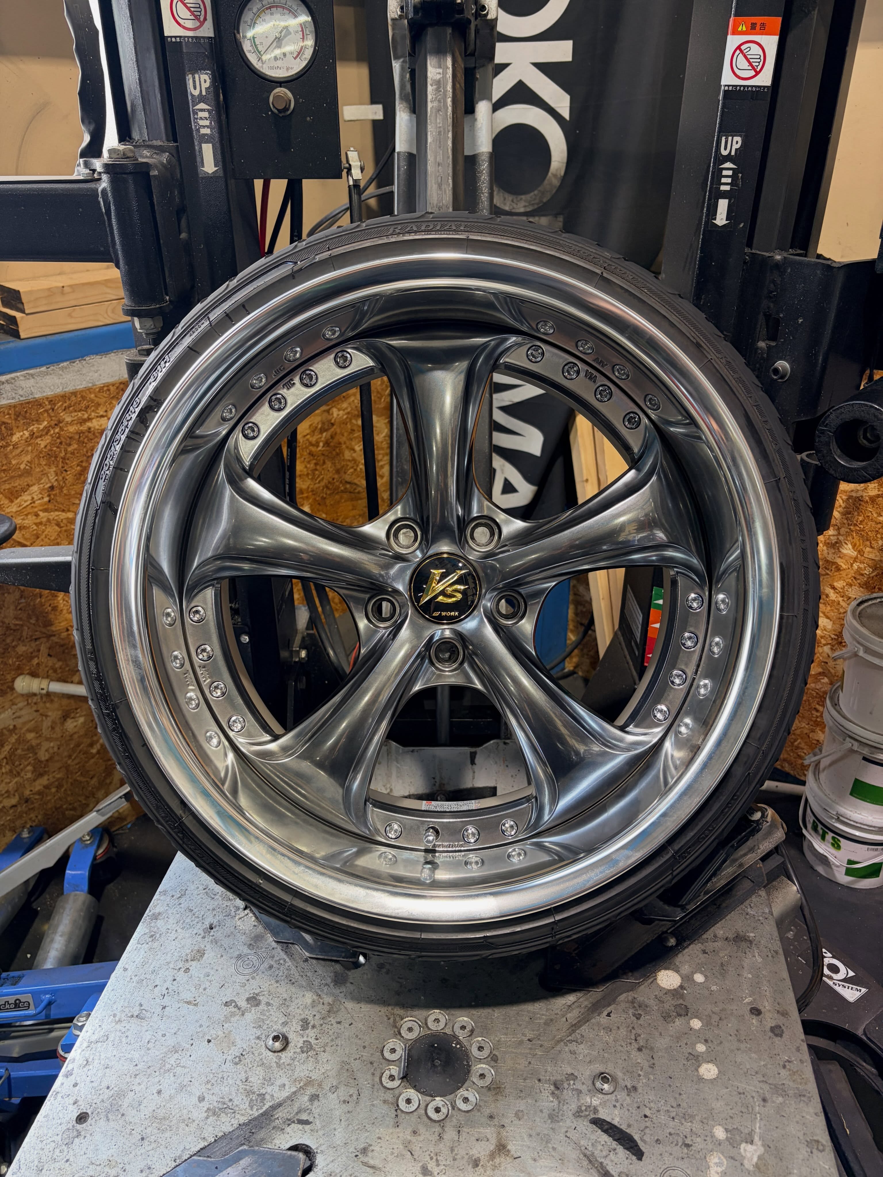 18インチ 9J 205/35R18 ホイール装着例 - CARSERVICE GRAVITY