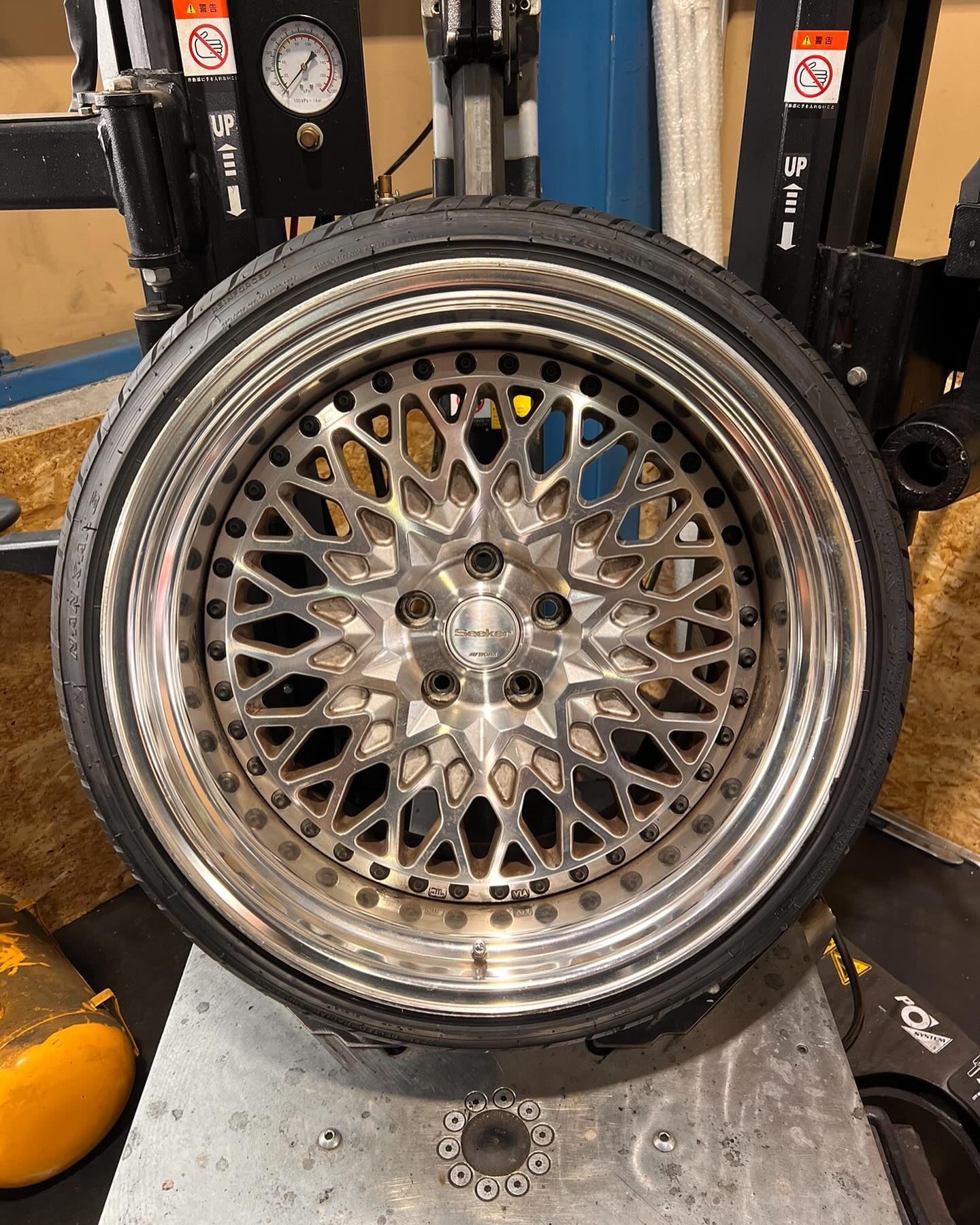 19インチ 11J 245/35R19 ホイール装着例 - CARSERVICE GRAVITY